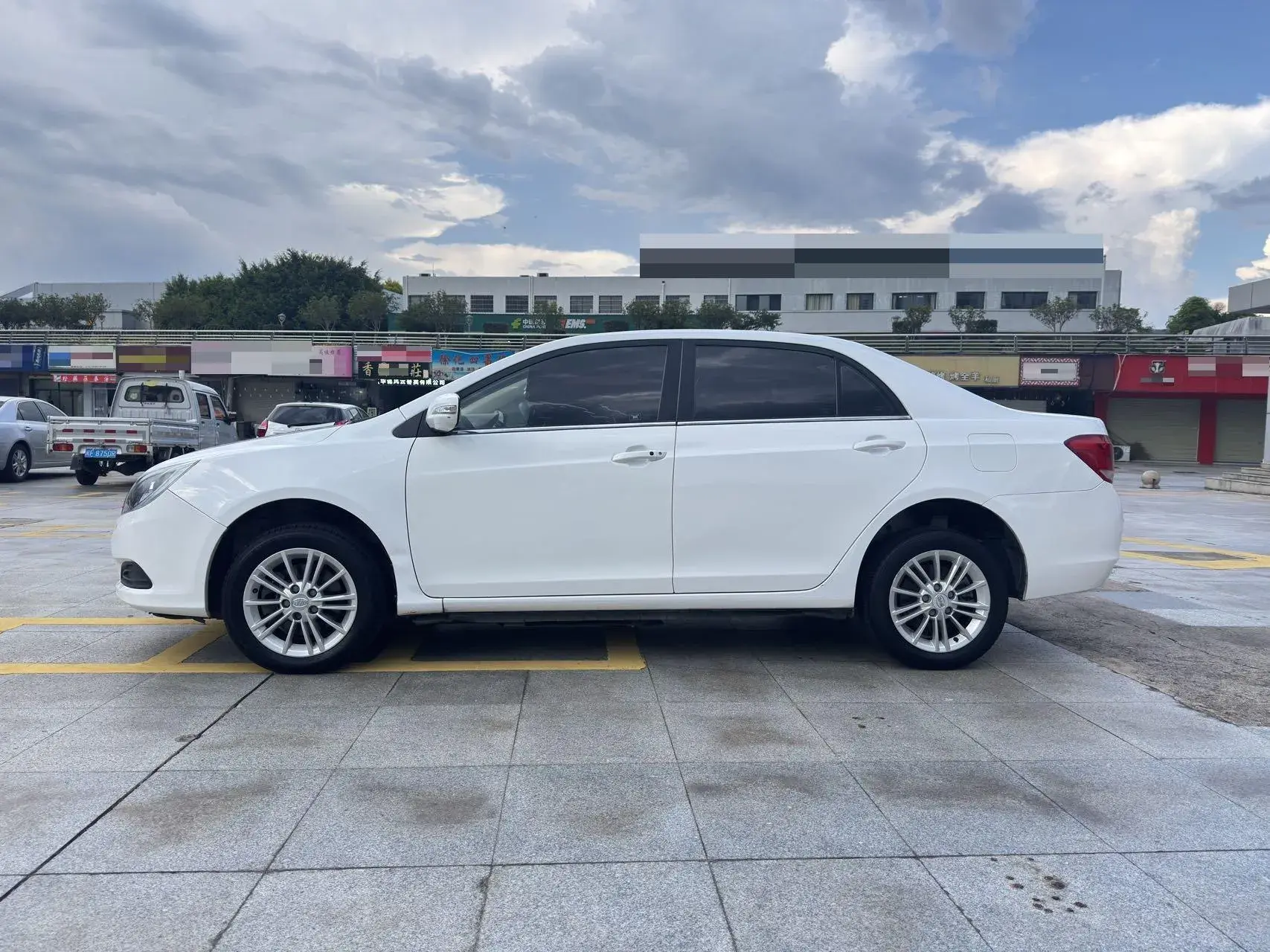 2018 BYD E5 thumbnail 3