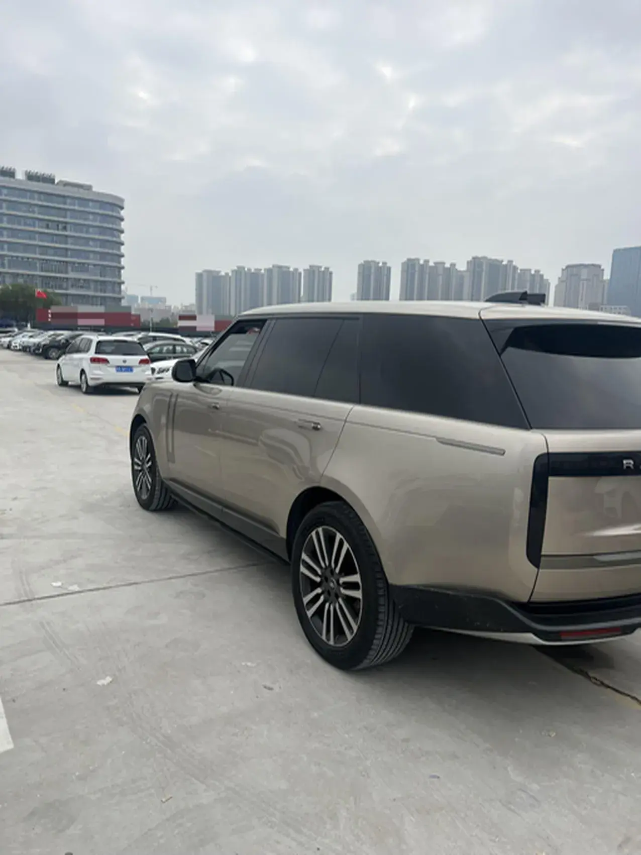 2023 LAND ROVER thumbnail 4