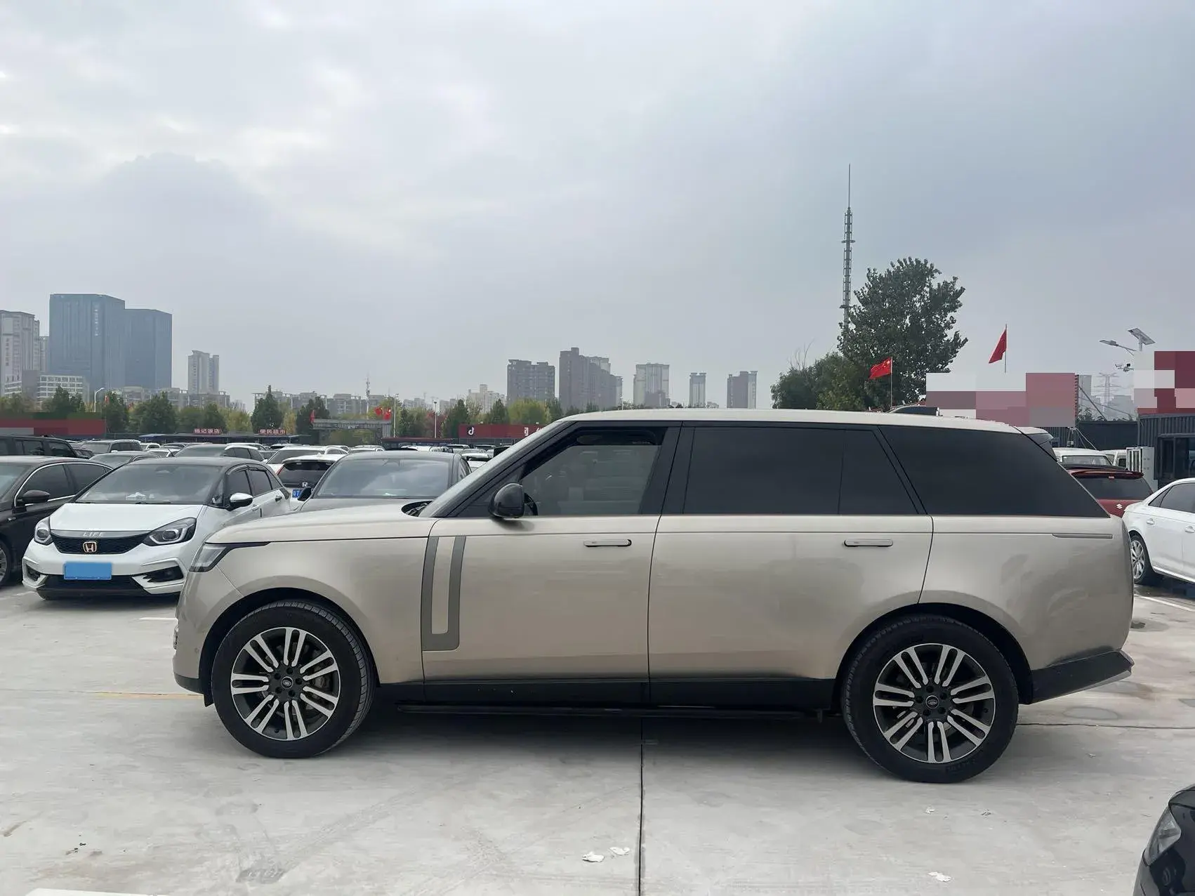 2023 LAND ROVER thumbnail 3