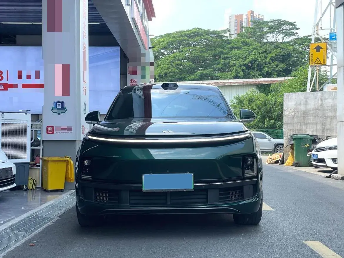 2022 LI L9 thumbnail 2