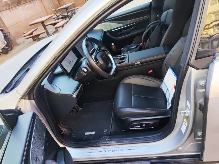 2023 XPENG P7 thumbnail 4