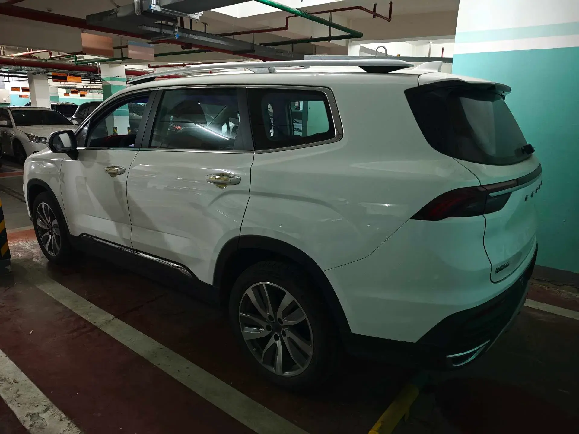 2022 GEELY OKAVANGO thumbnail 3