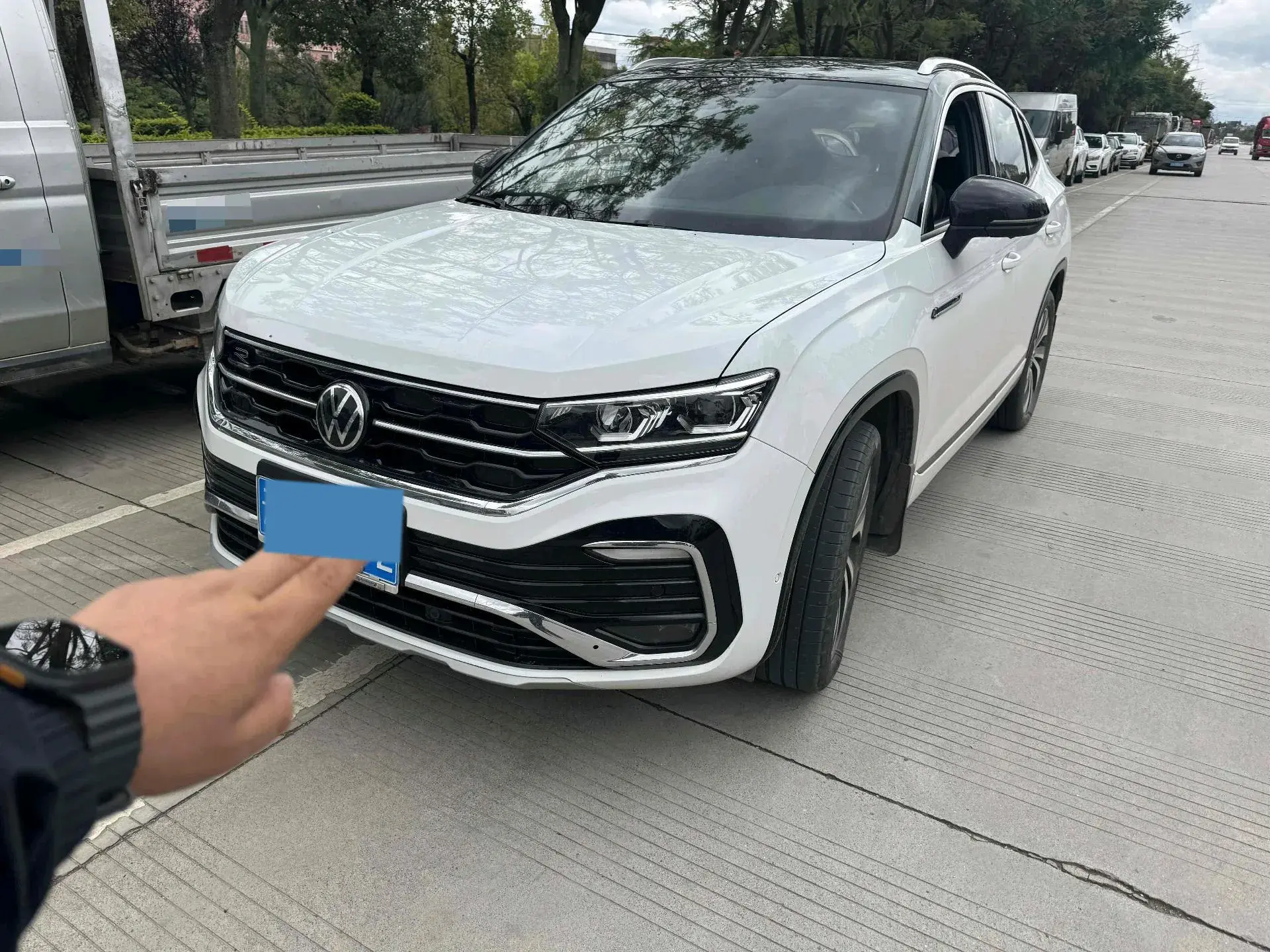 2020 VOLKSWAGEN TAYRON view 1