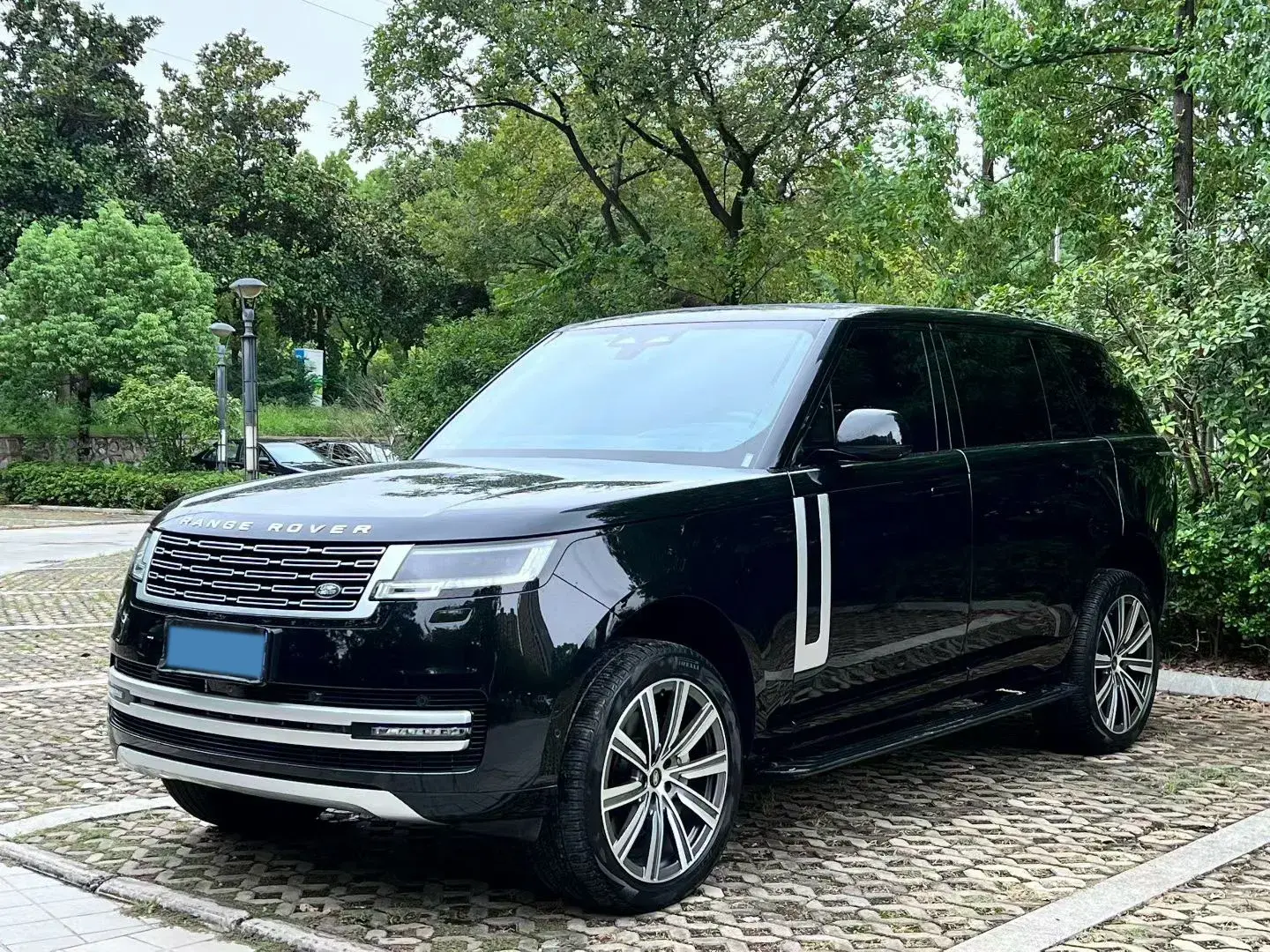 2024 LAND ROVER view 1