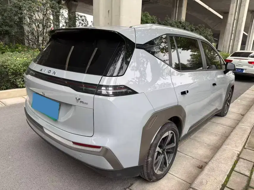 2023 AION Y thumbnail 4