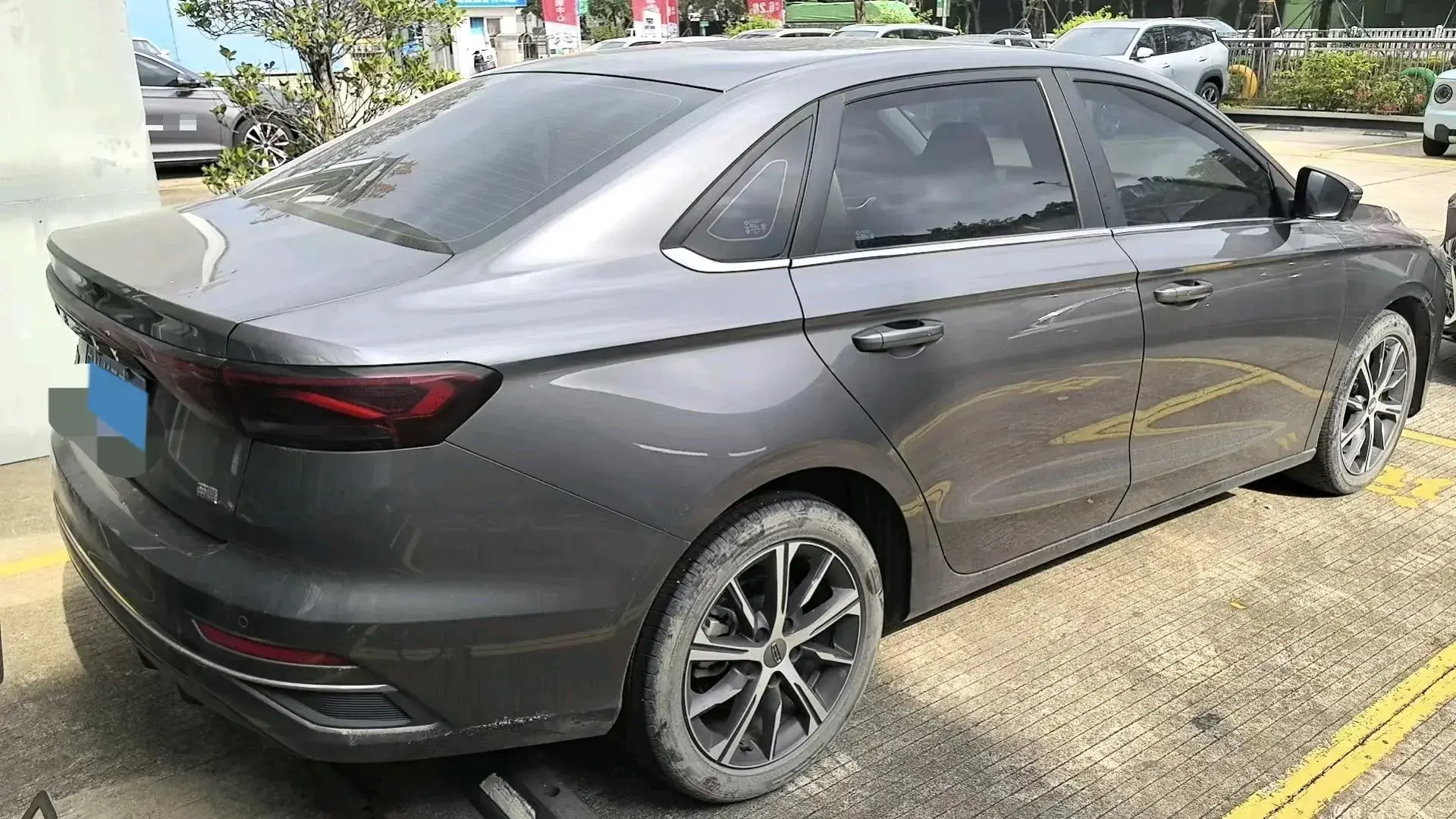 2022 GEELY EMGRAND thumbnail 3
