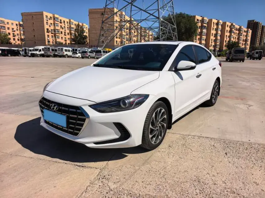 2020 HYUNDAI ELANTRA view 1