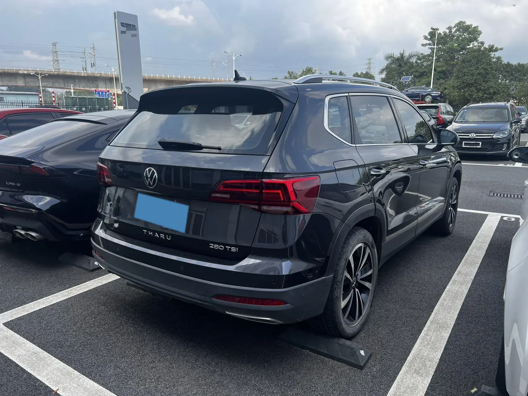 2021 VOLKSWAGEN THARU thumbnail 3