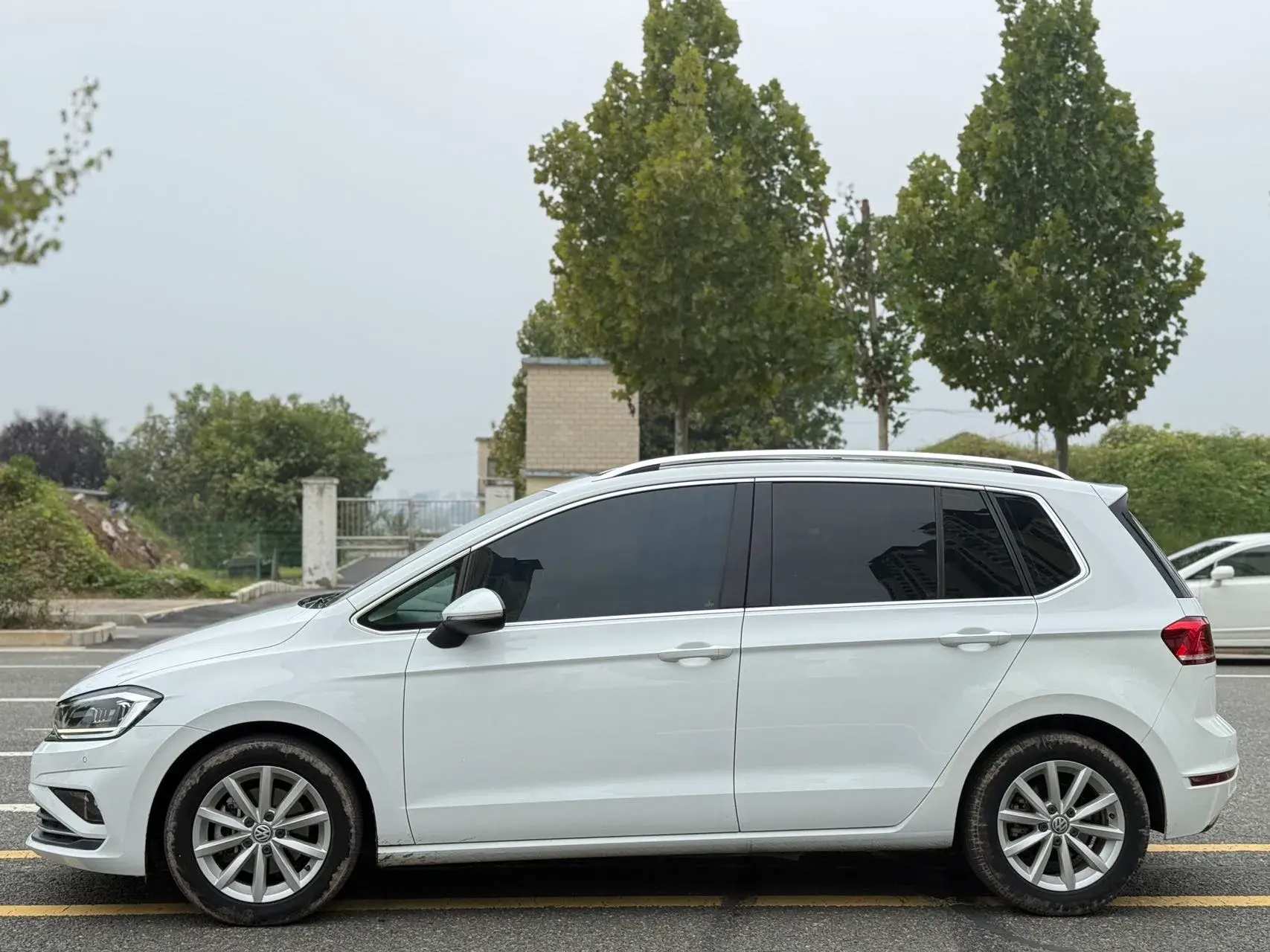 2020 VOLKSWAGEN GOLF thumbnail 3