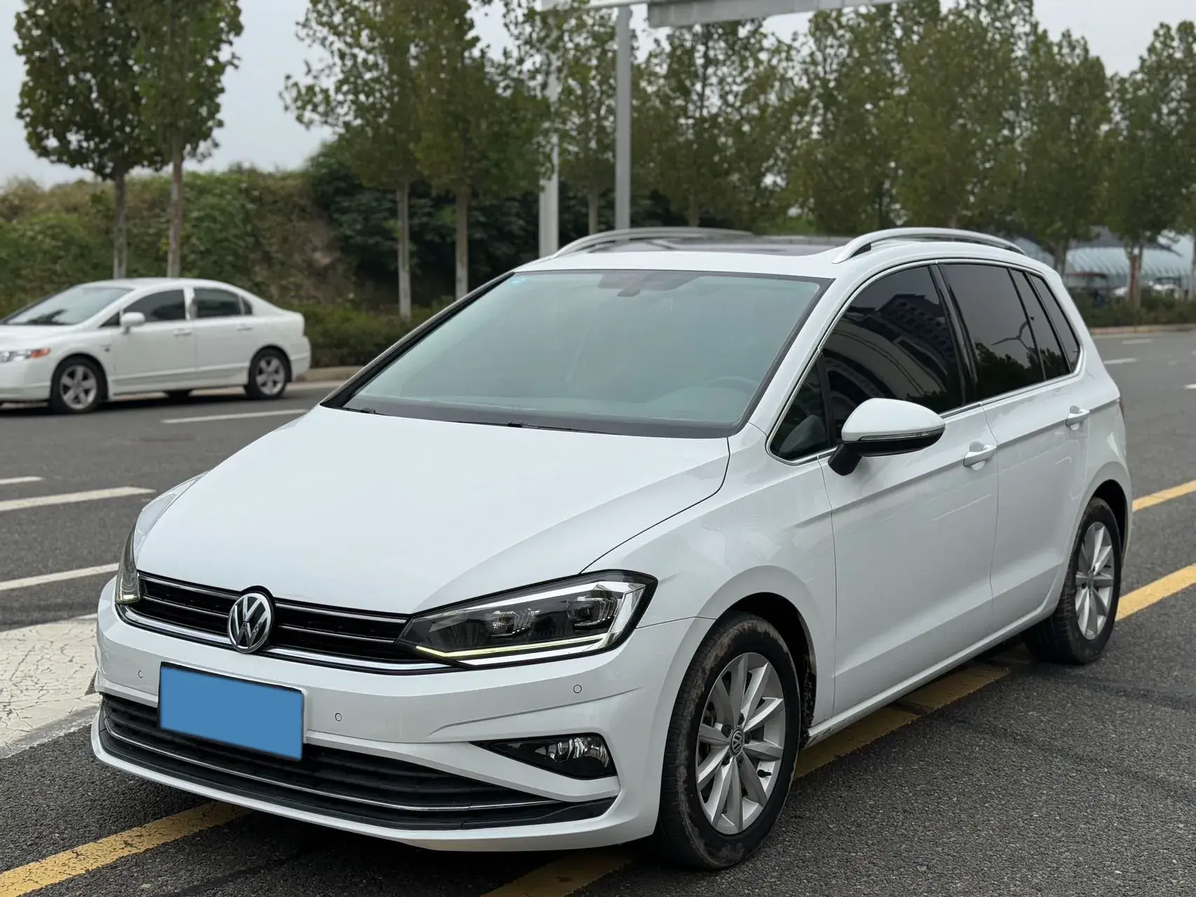 2020 VOLKSWAGEN GOLF view 1