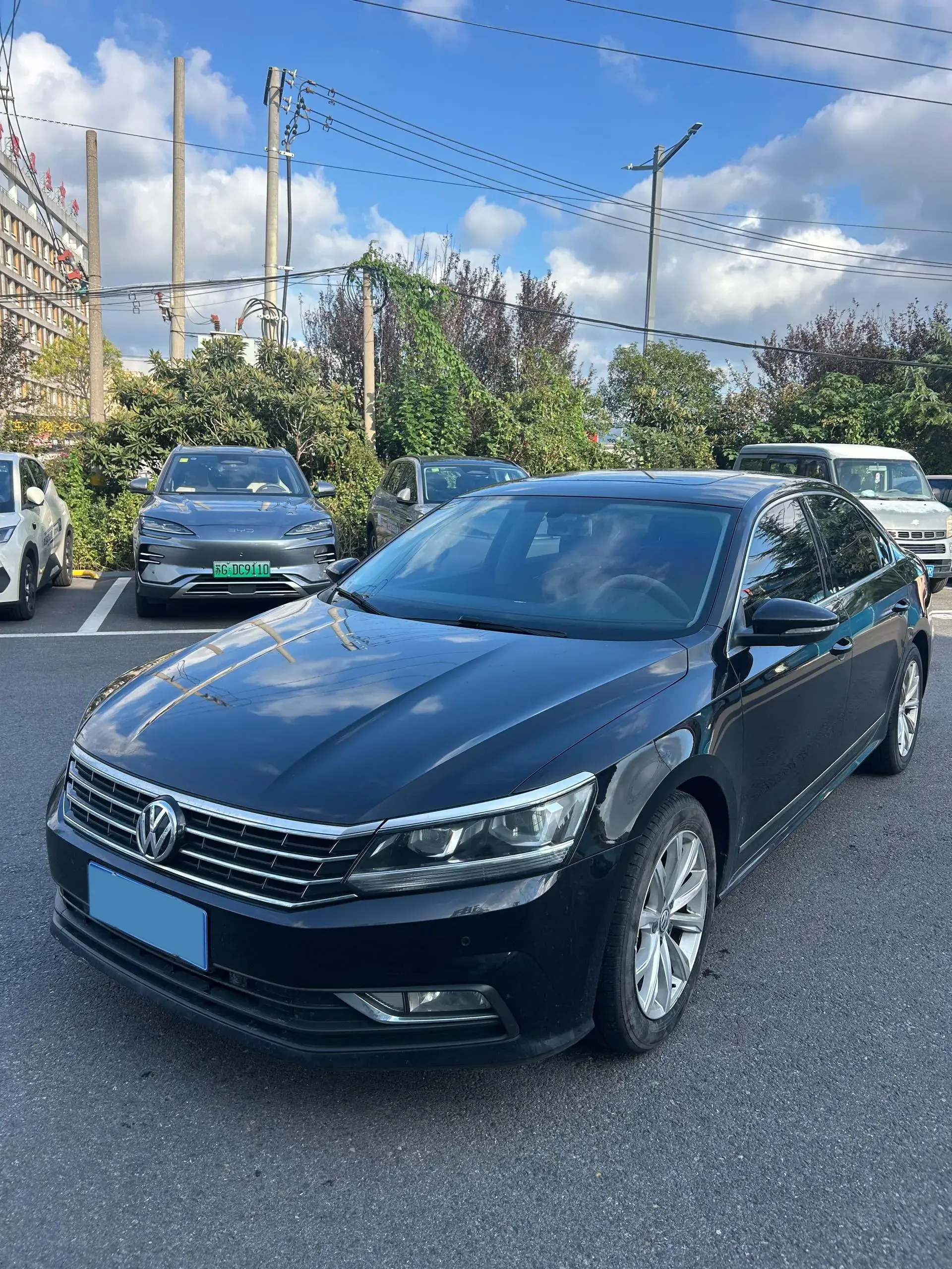 2017 VOLKSWAGEN PASSAT view 1