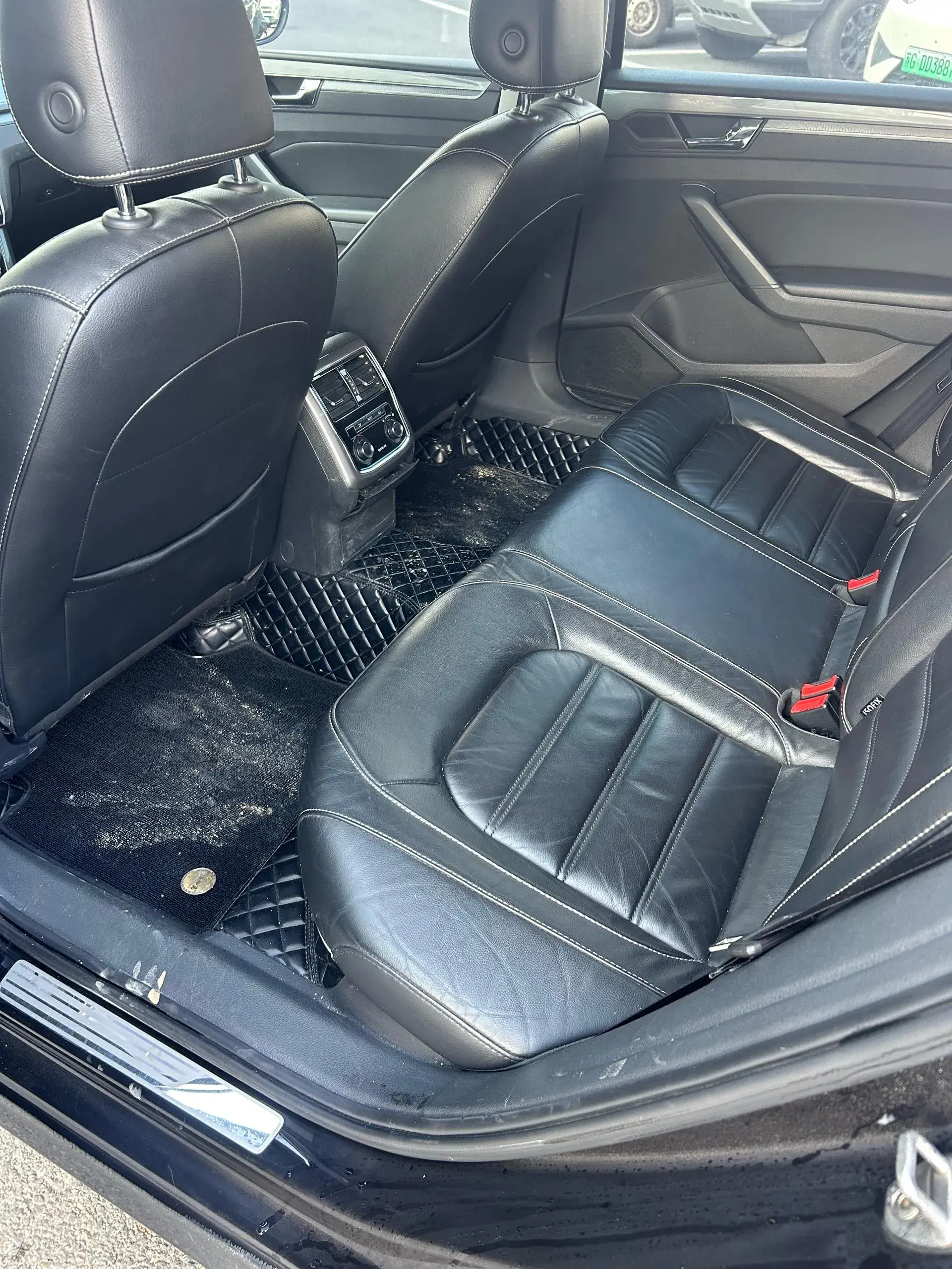 2017 VOLKSWAGEN PASSAT thumbnail 3