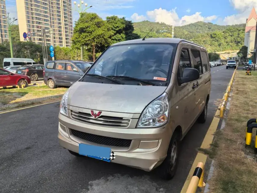2022 WuLing RongGuang S 1.2L 76HP L4 5MT