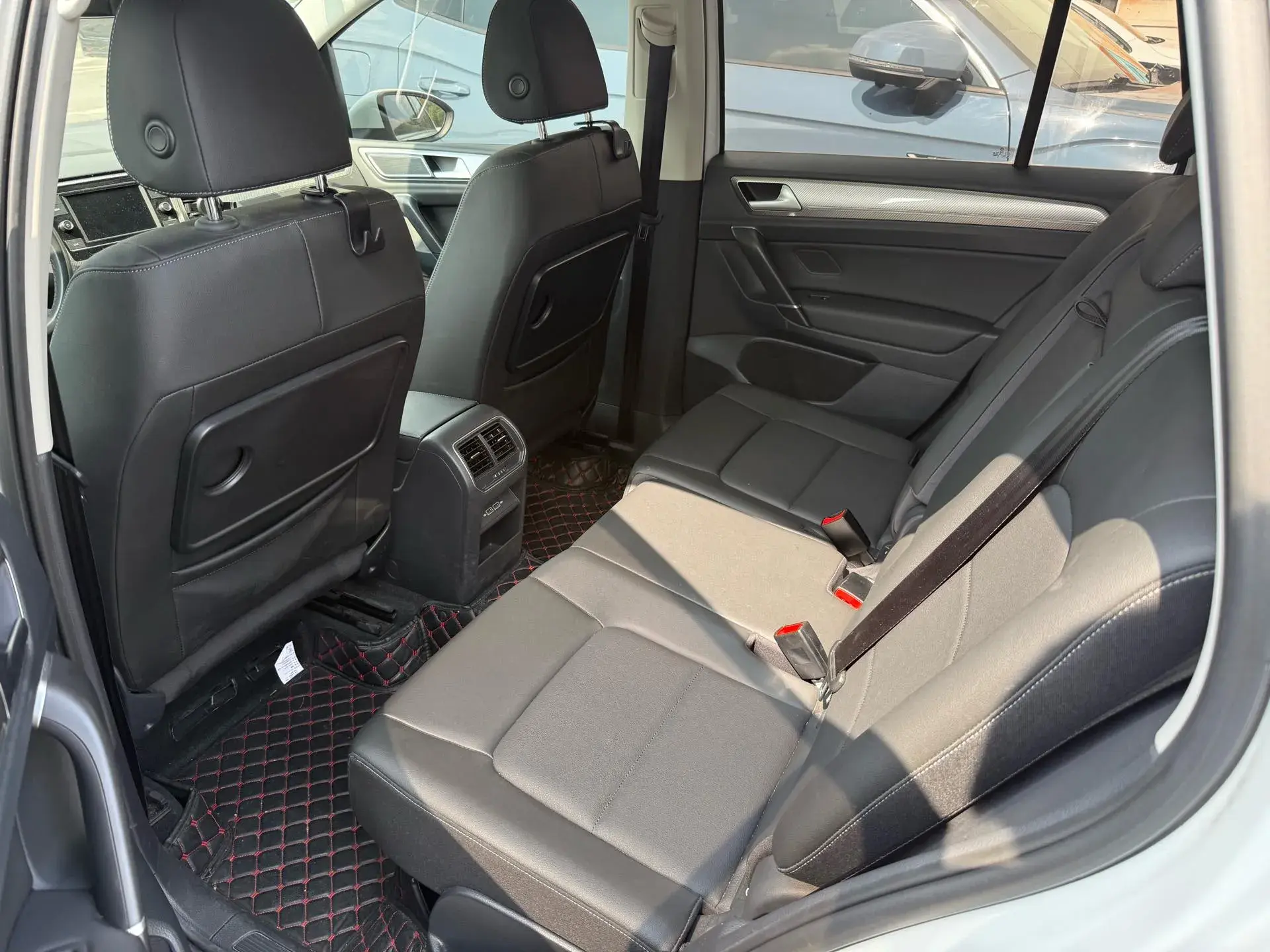 2019 VOLKSWAGEN GOLF thumbnail 4