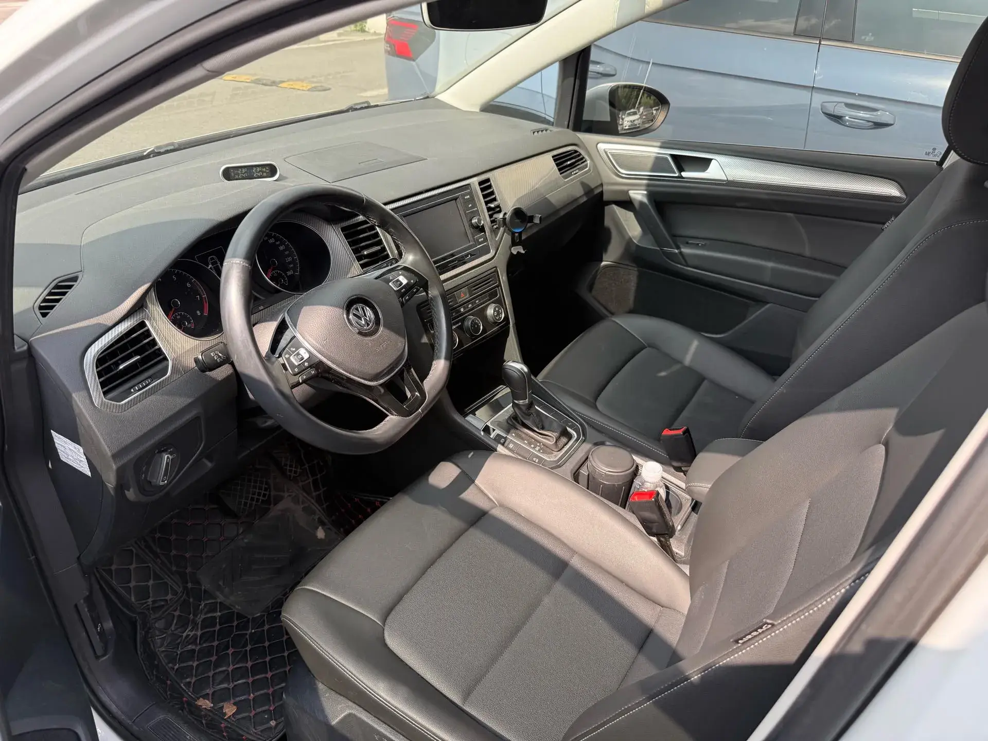 2019 VOLKSWAGEN GOLF thumbnail 3