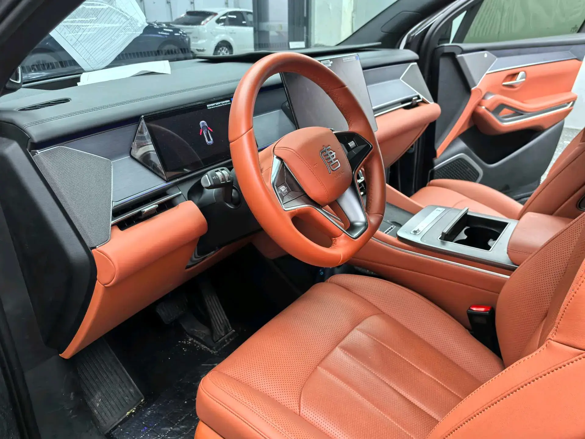 2025 BYD TANGL thumbnail 4