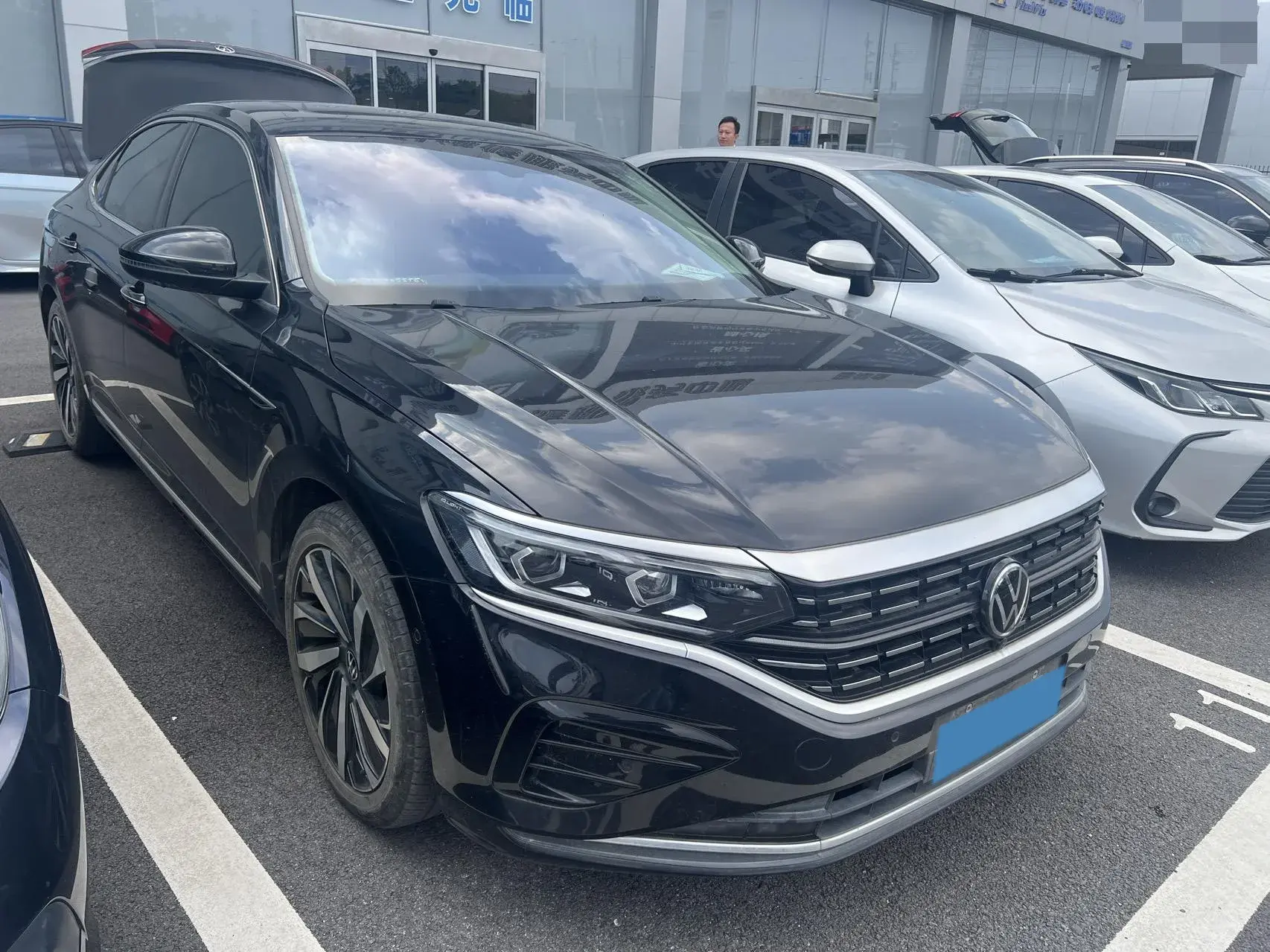 2022 VOLKSWAGEN PASSAT thumbnail 3