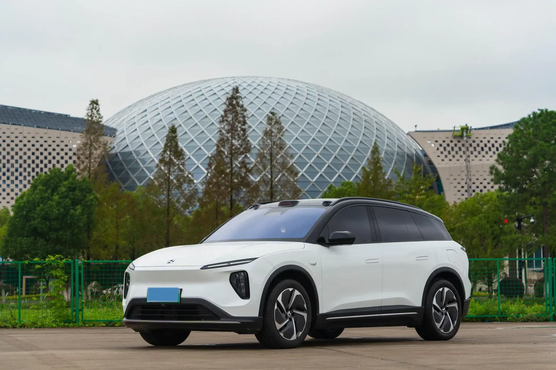 2023 NIO ES6 view 1