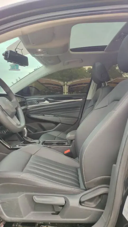 2023 VOLKSWAGEN PASSAT thumbnail 2