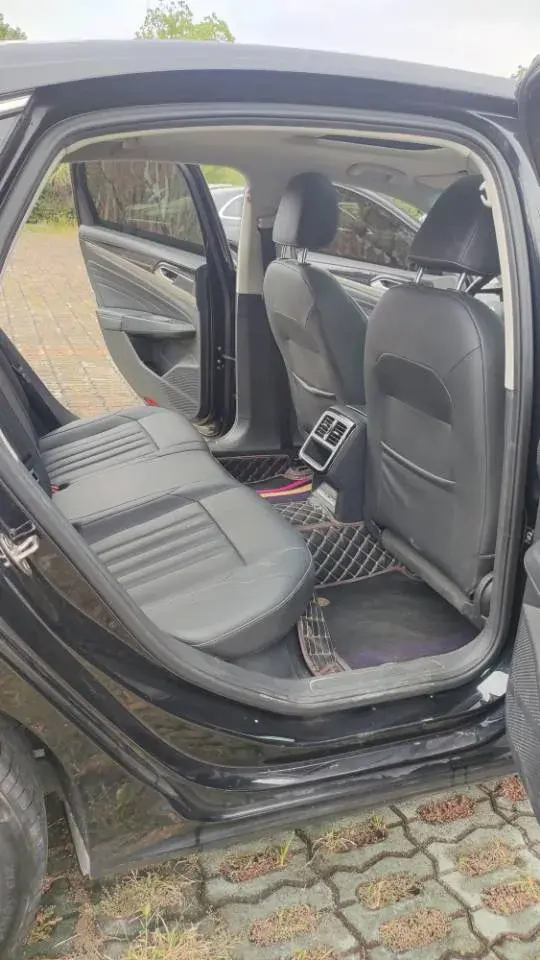 2023 VOLKSWAGEN PASSAT thumbnail 4