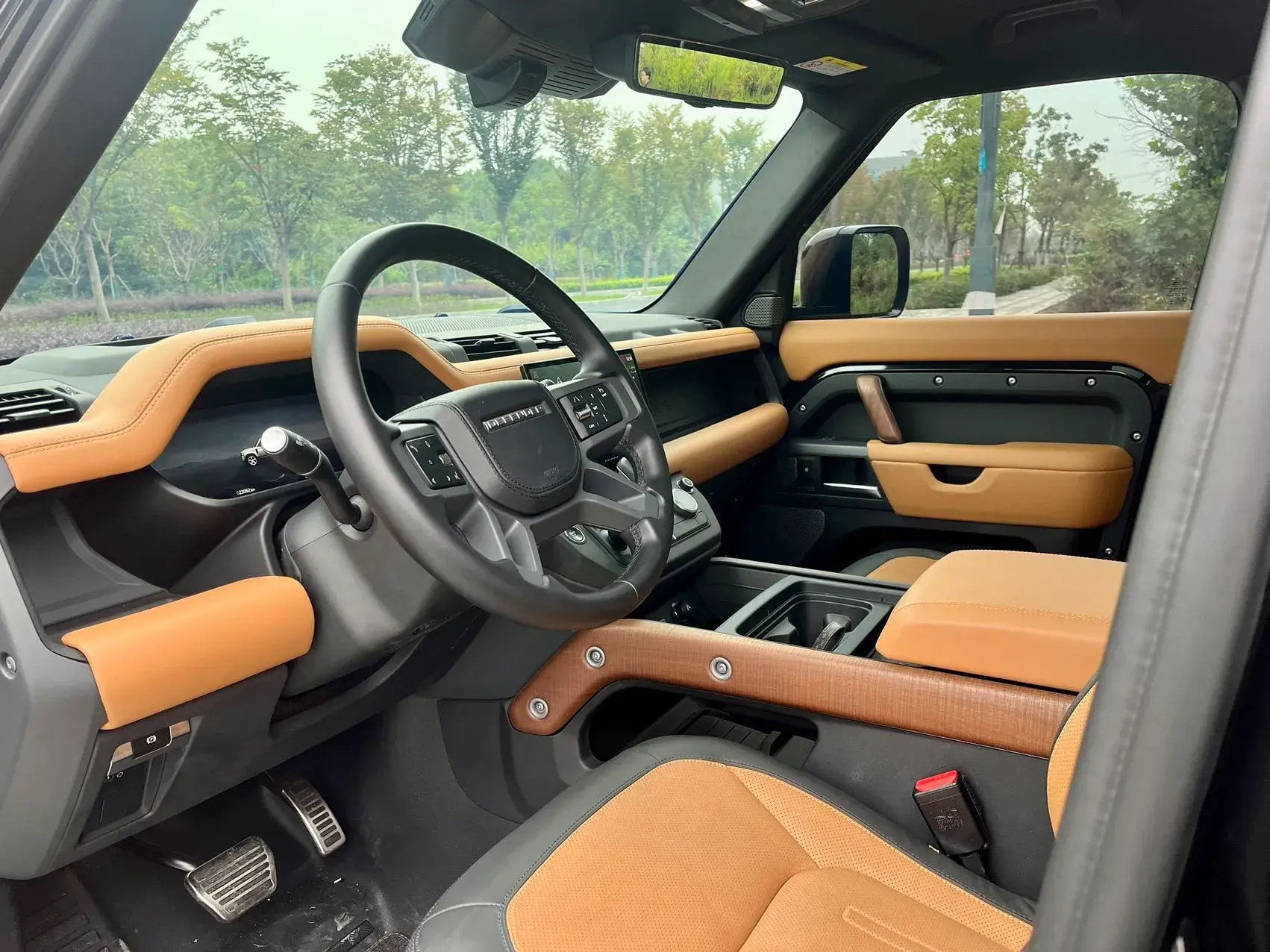 2024 LAND ROVER thumbnail 4