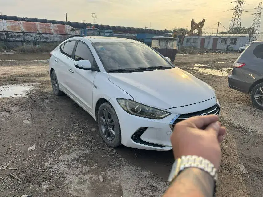 2016 HYUNDAI ELANTRA thumbnail 2