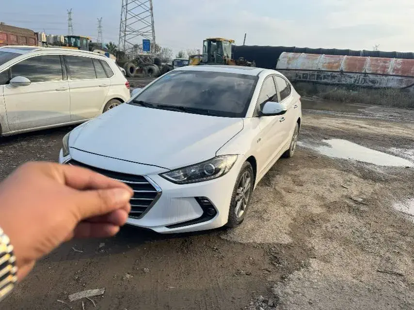 2016 HYUNDAI ELANTRA view 1