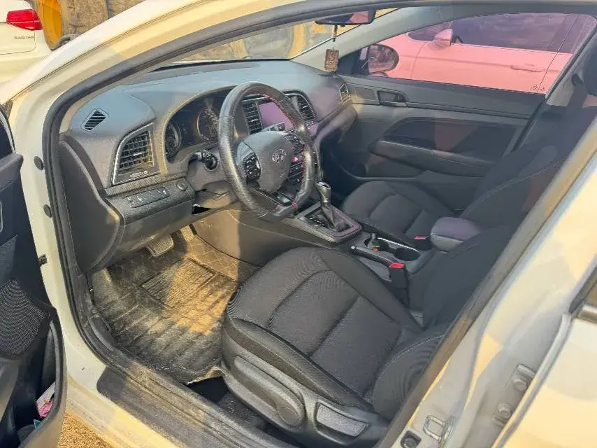 2016 HYUNDAI ELANTRA thumbnail 3