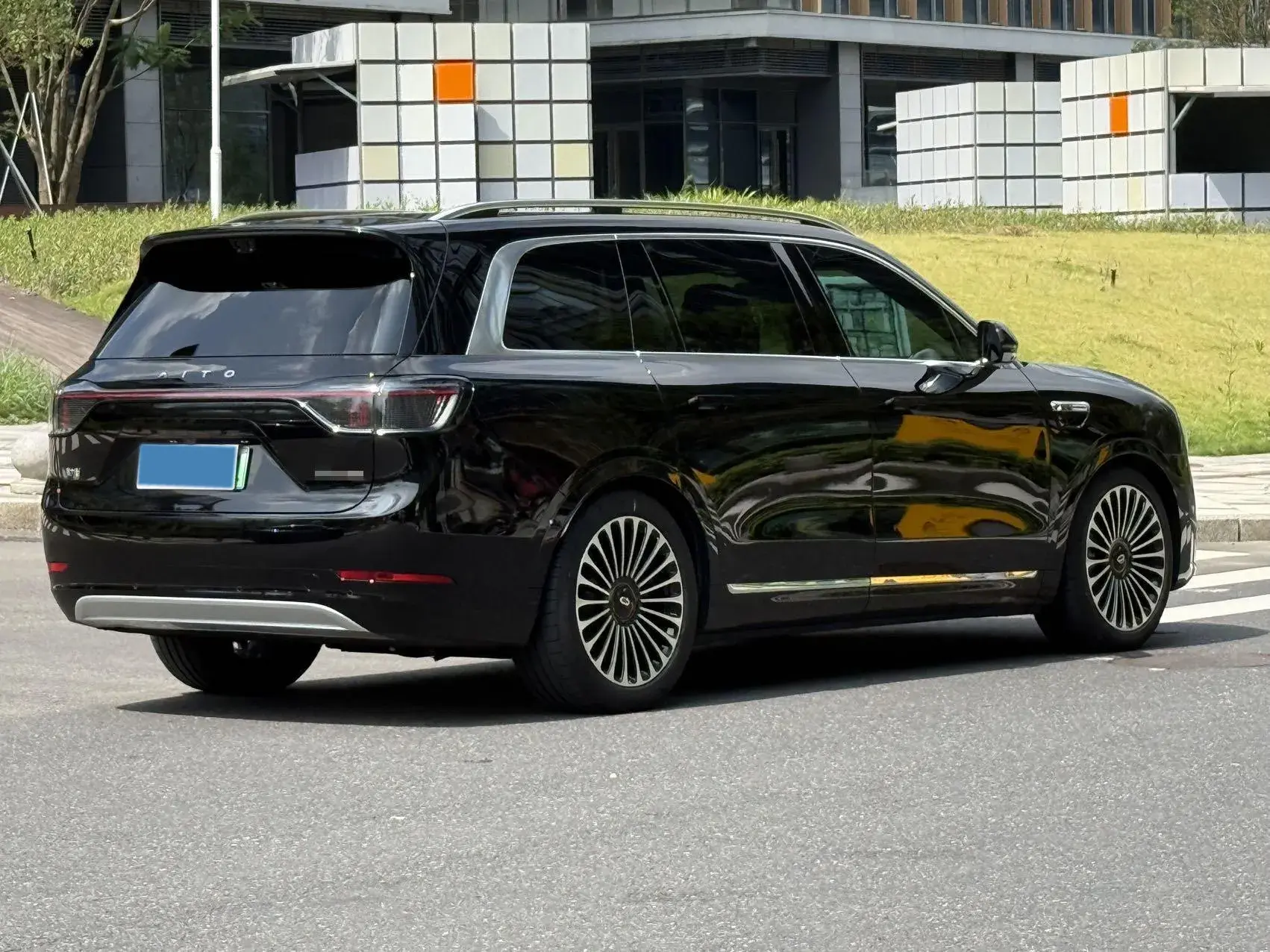 2024 AITO AITO thumbnail 4