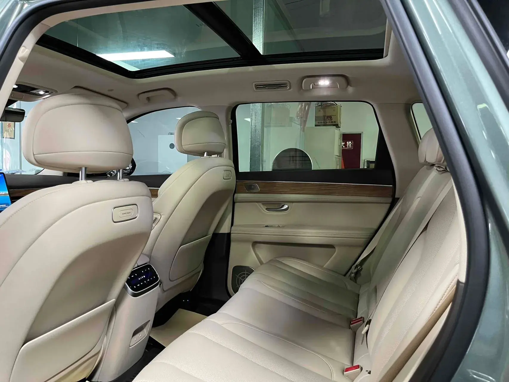 2024 AITO AITO thumbnail 4