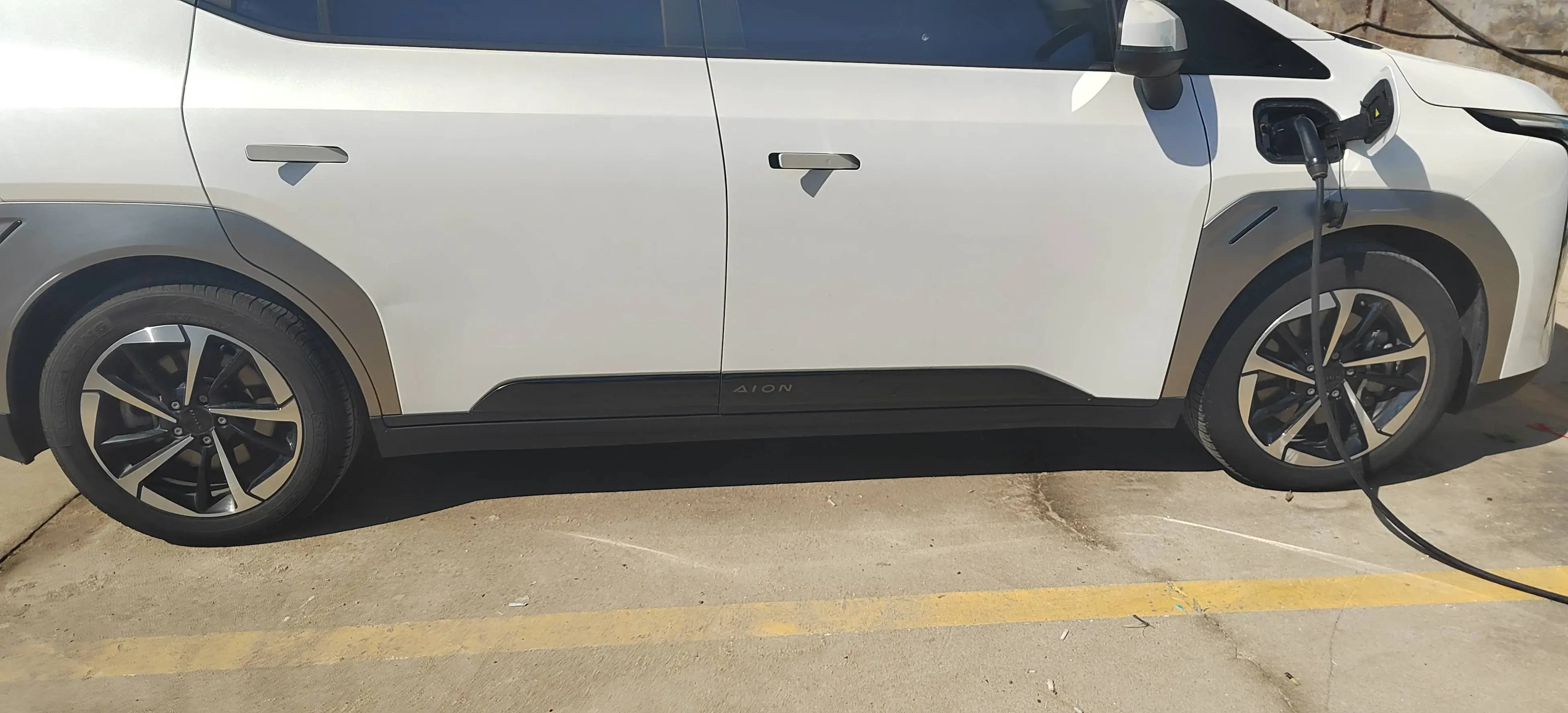 2023 AION Y thumbnail 2