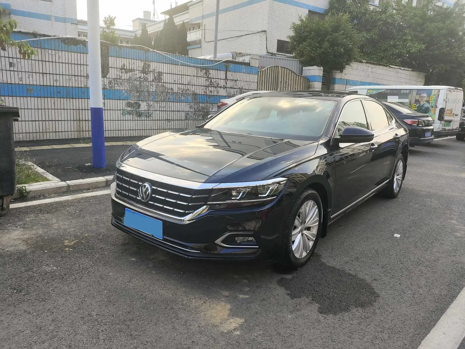 2019 VOLKSWAGEN PASSAT view 1