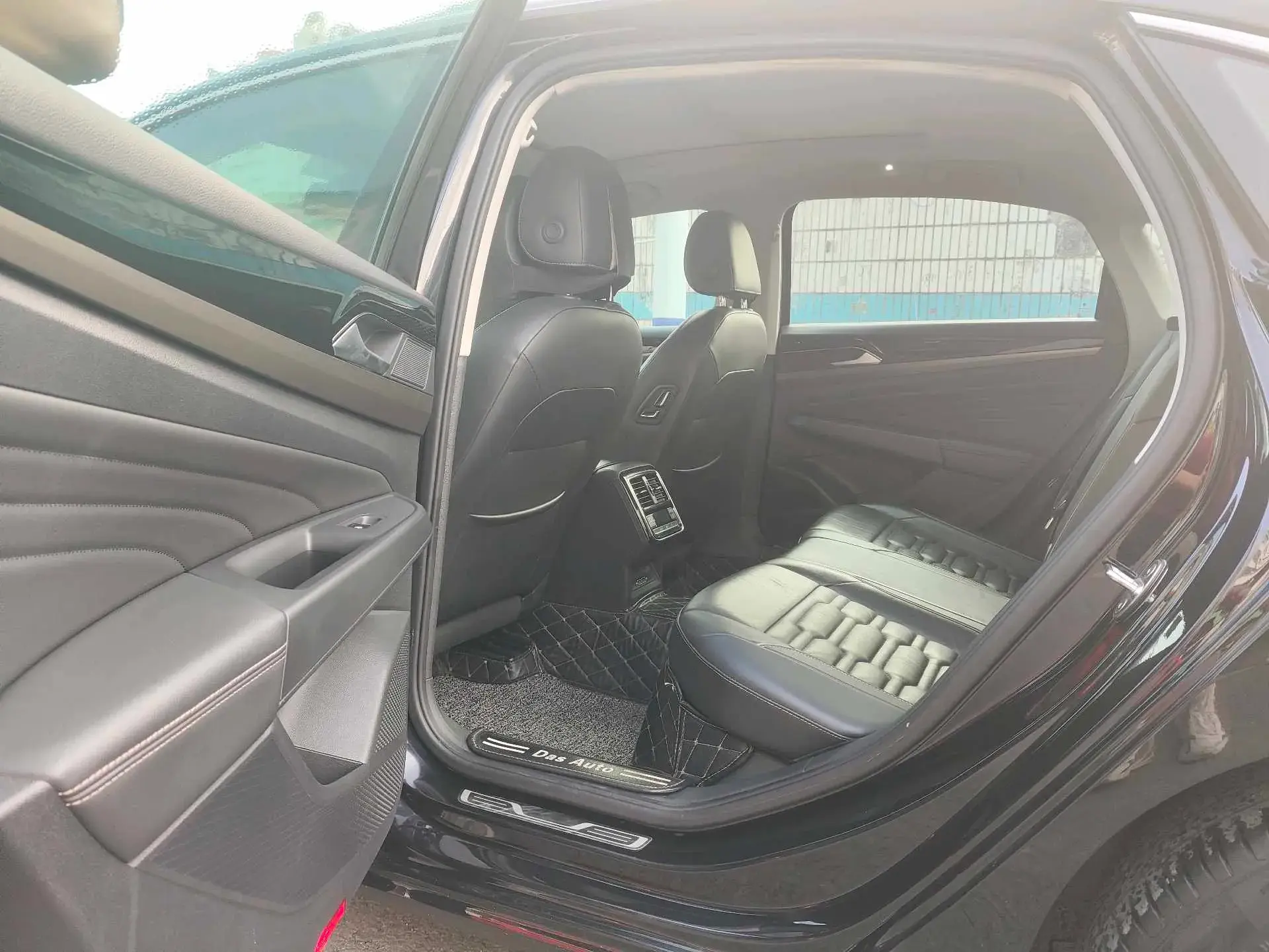 2019 VOLKSWAGEN PASSAT thumbnail 3