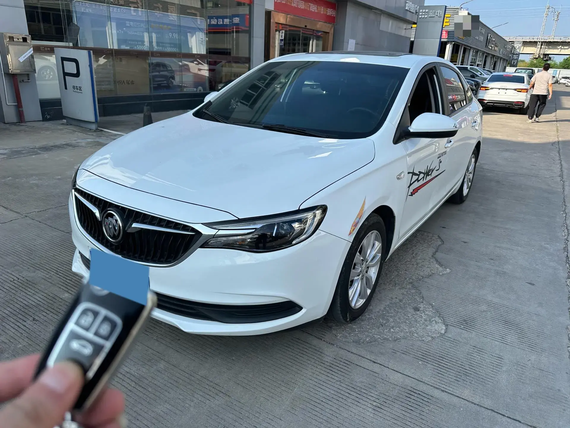 2020 BUICK REGAL view 1