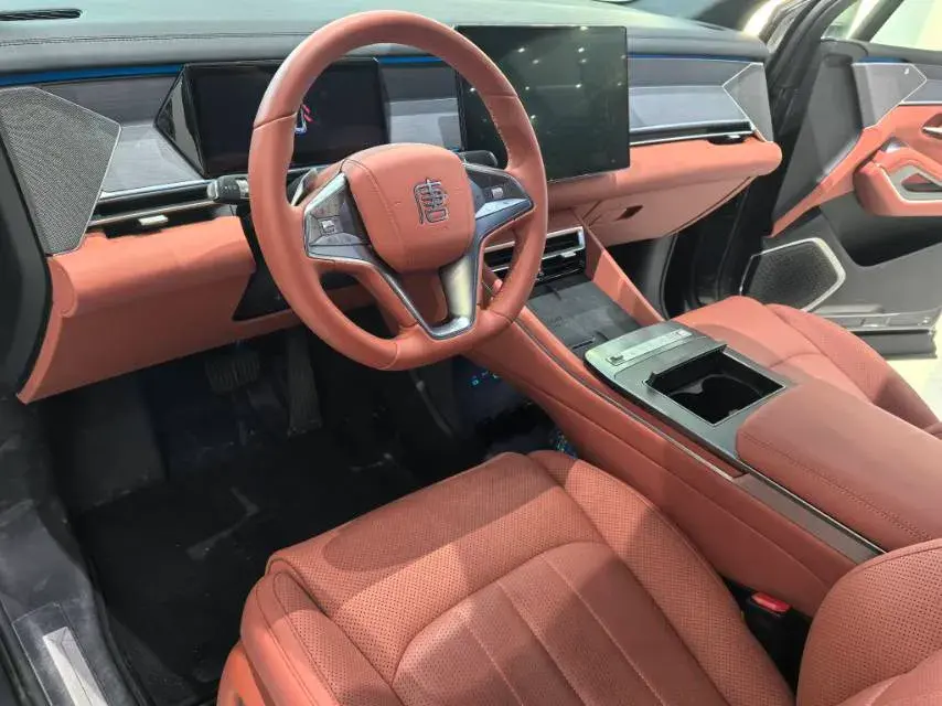 2025 BYD TANGL thumbnail 3