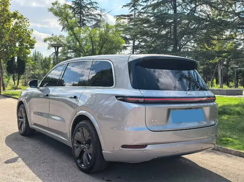 2022 LI L9 thumbnail 4