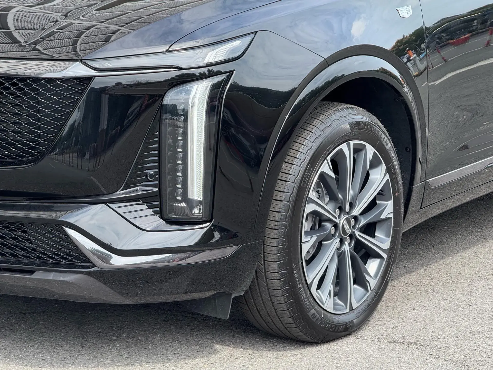 2025 CADILLAC XT5 thumbnail 4