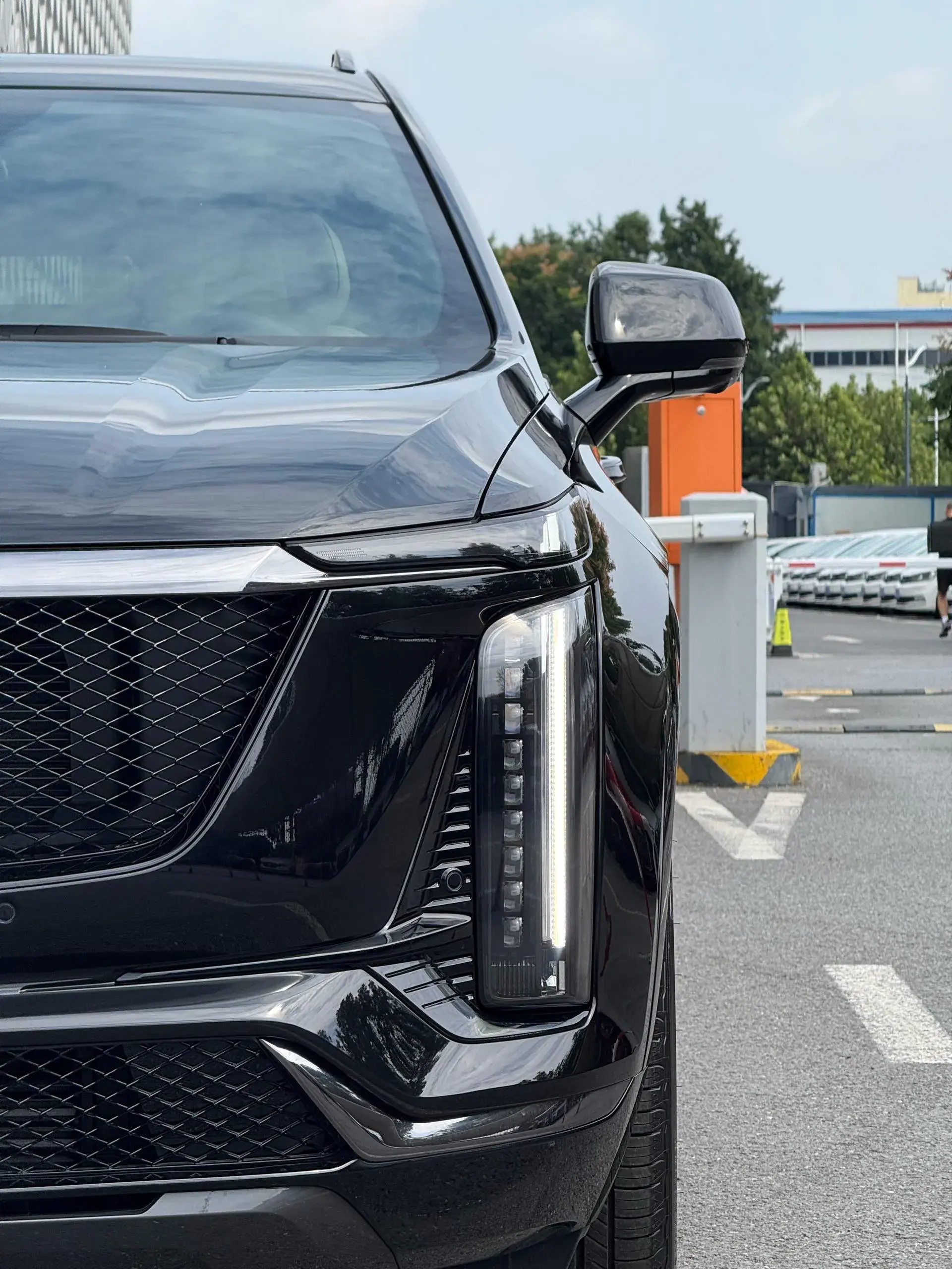 2025 CADILLAC XT5 thumbnail 3