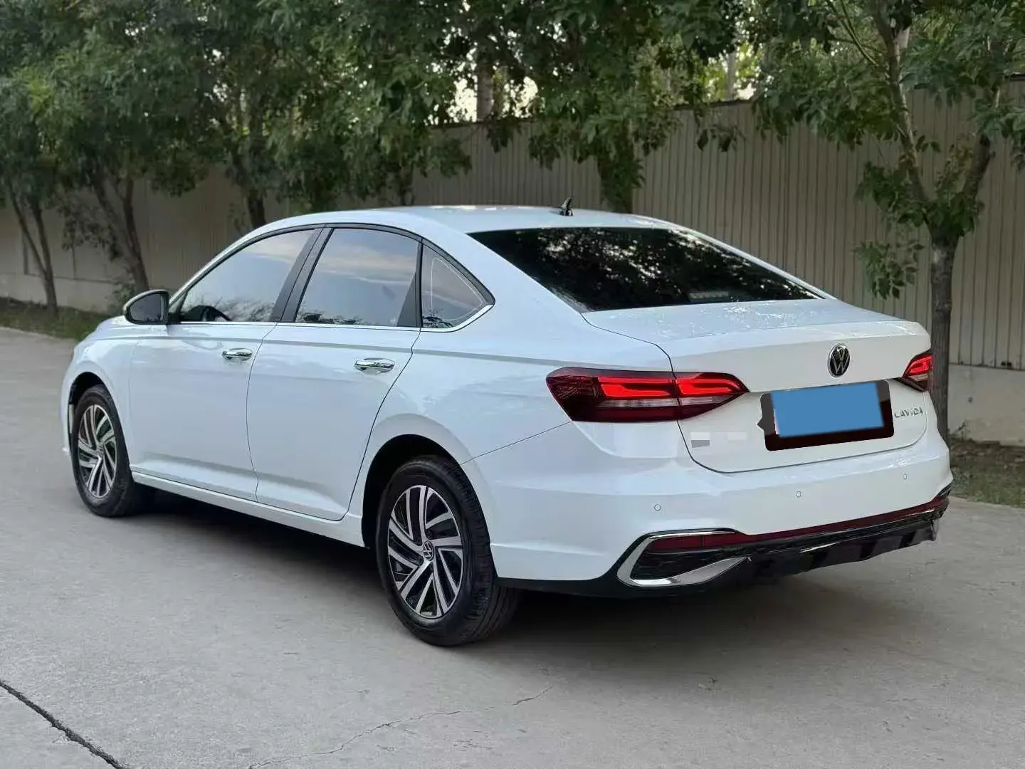 2024 VOLKSWAGEN LAVIDA thumbnail 2