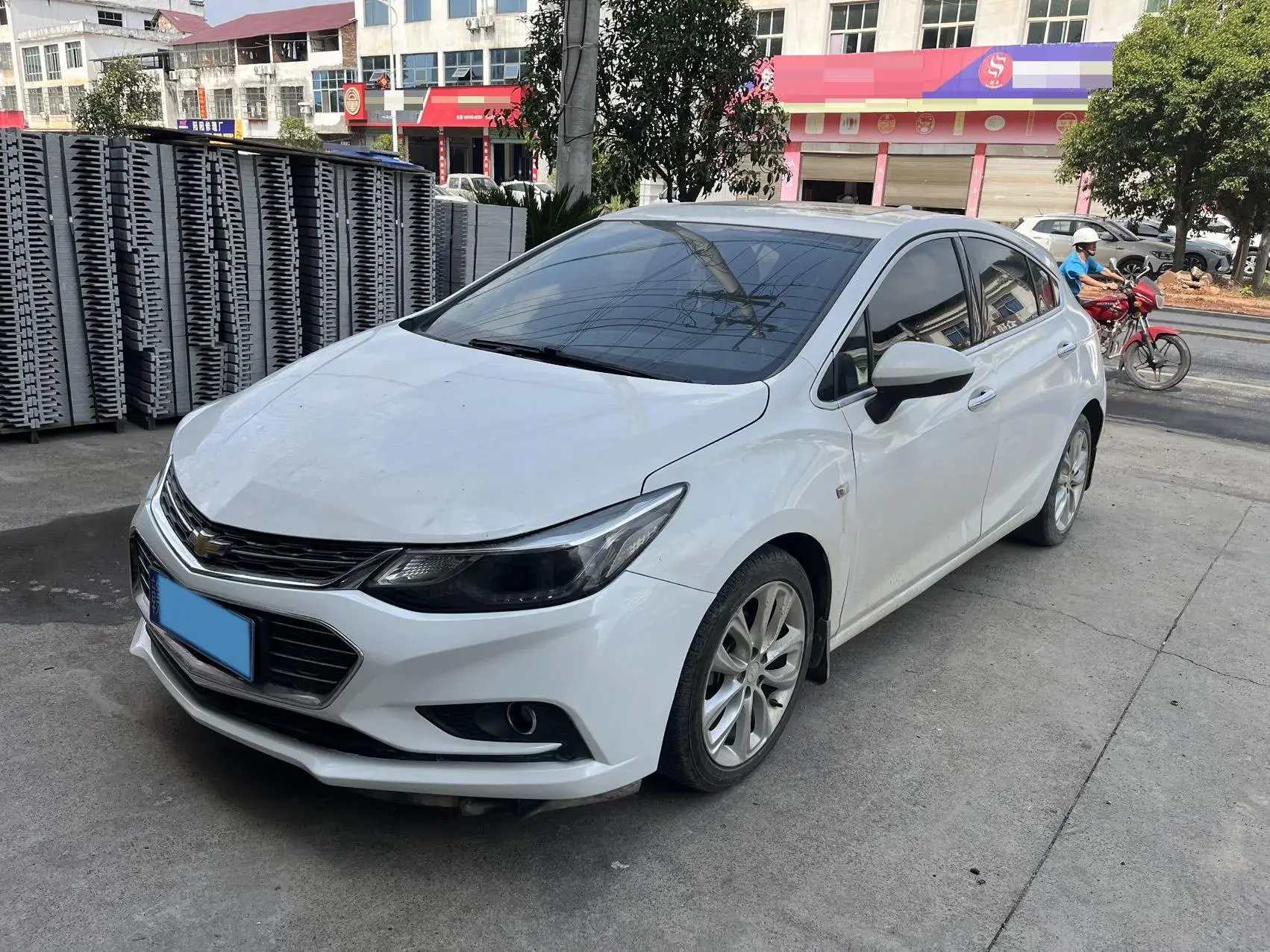 2018 CHEVROLET CRUZE view 1