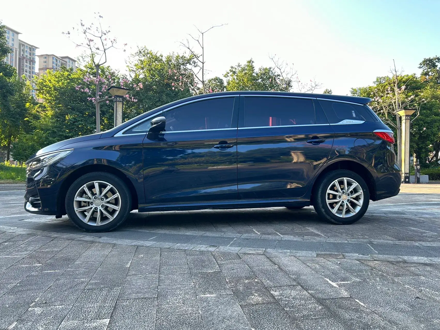 2019 BYD SONG thumbnail 3