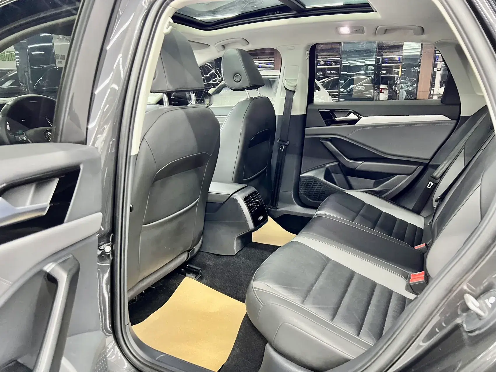 2021 VOLKSWAGEN SAGITAR thumbnail 3