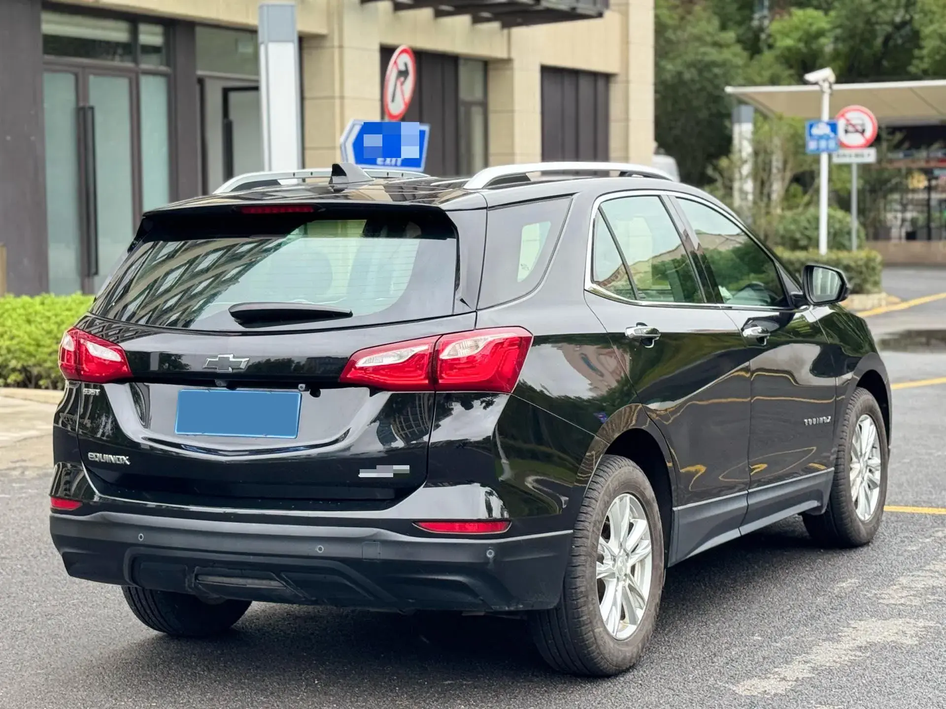 2019 CHEVROLET EQUINOX thumbnail 4