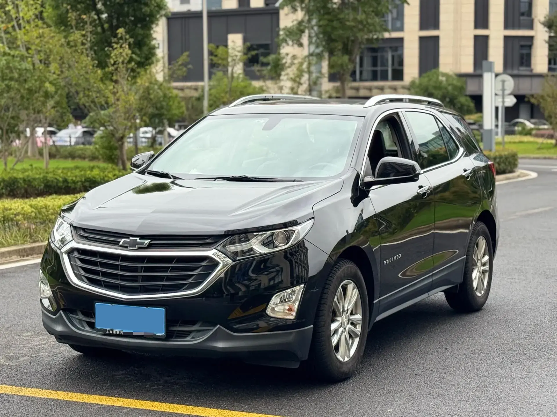 2019 CHEVROLET EQUINOX view 1
