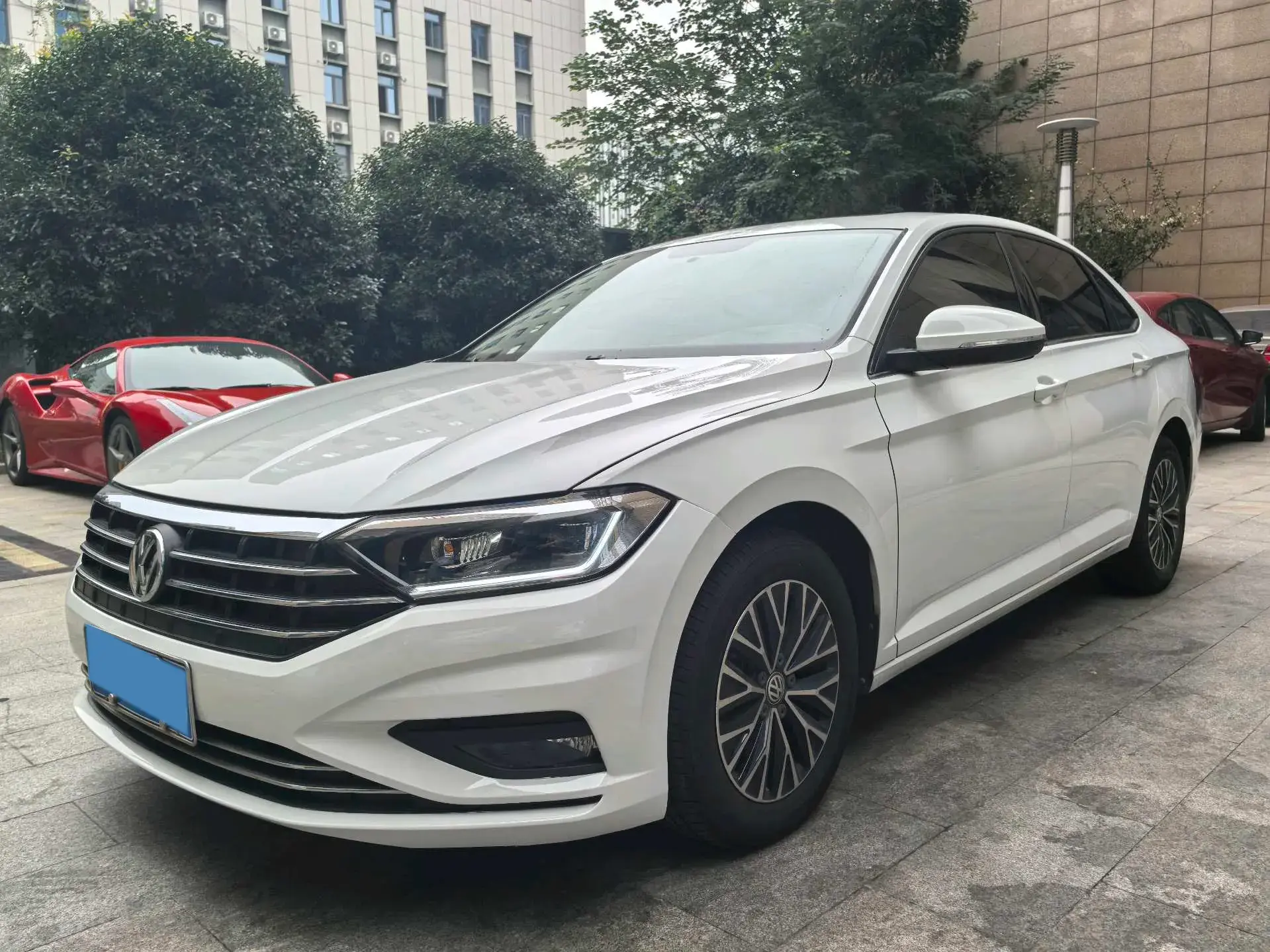 2019 VOLKSWAGEN SAGITAR view 1