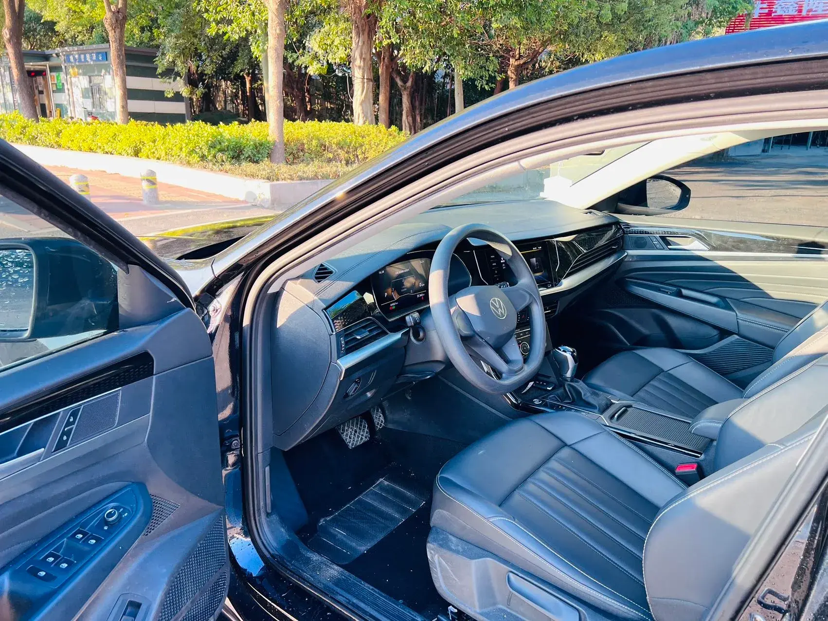 2024 VOLKSWAGEN PASSAT thumbnail 4