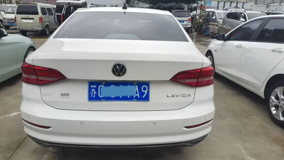 2019 VOLKSWAGEN LAVIDA thumbnail 3