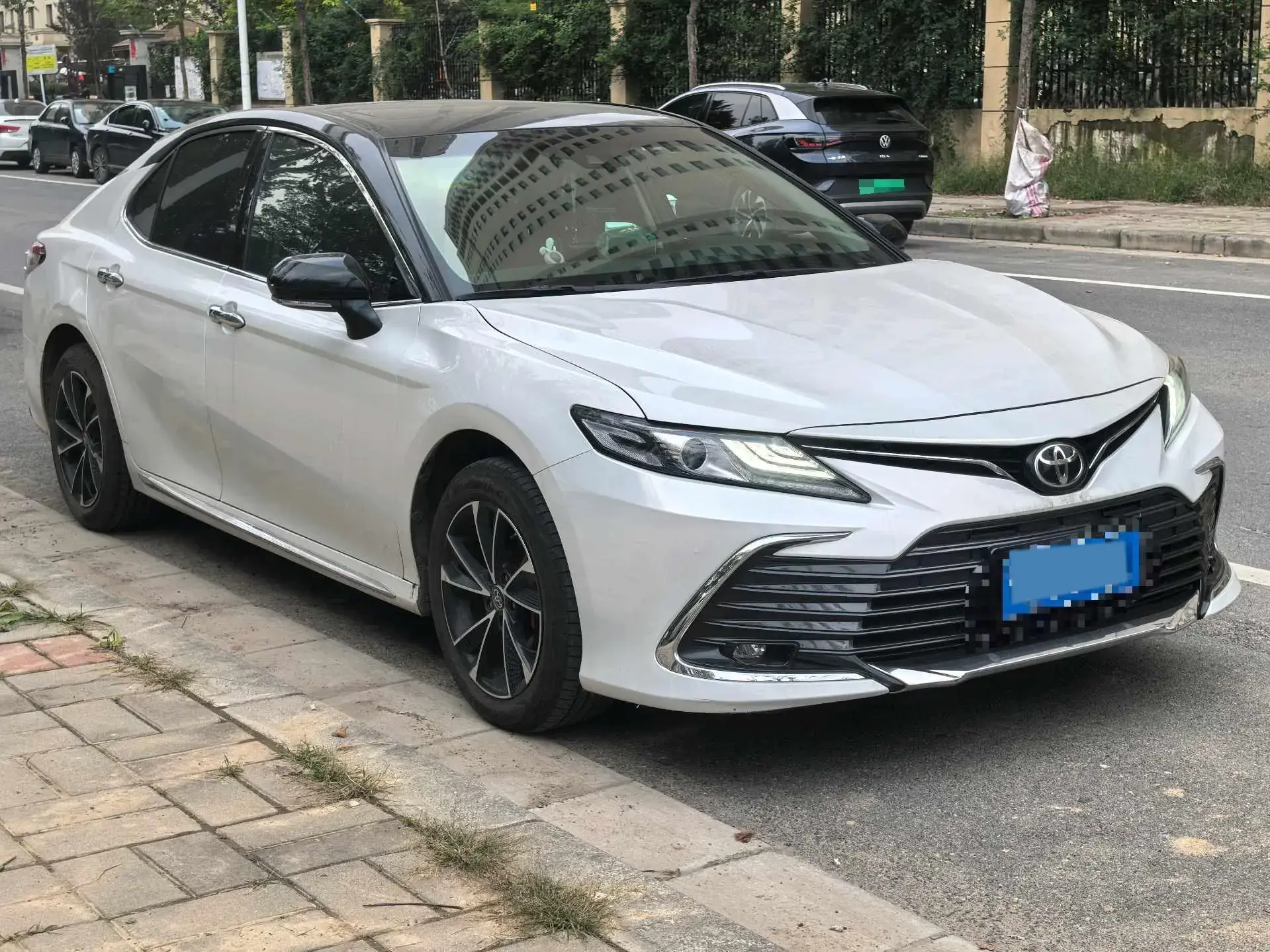2023 TOYOTA CAMRY thumbnail 3