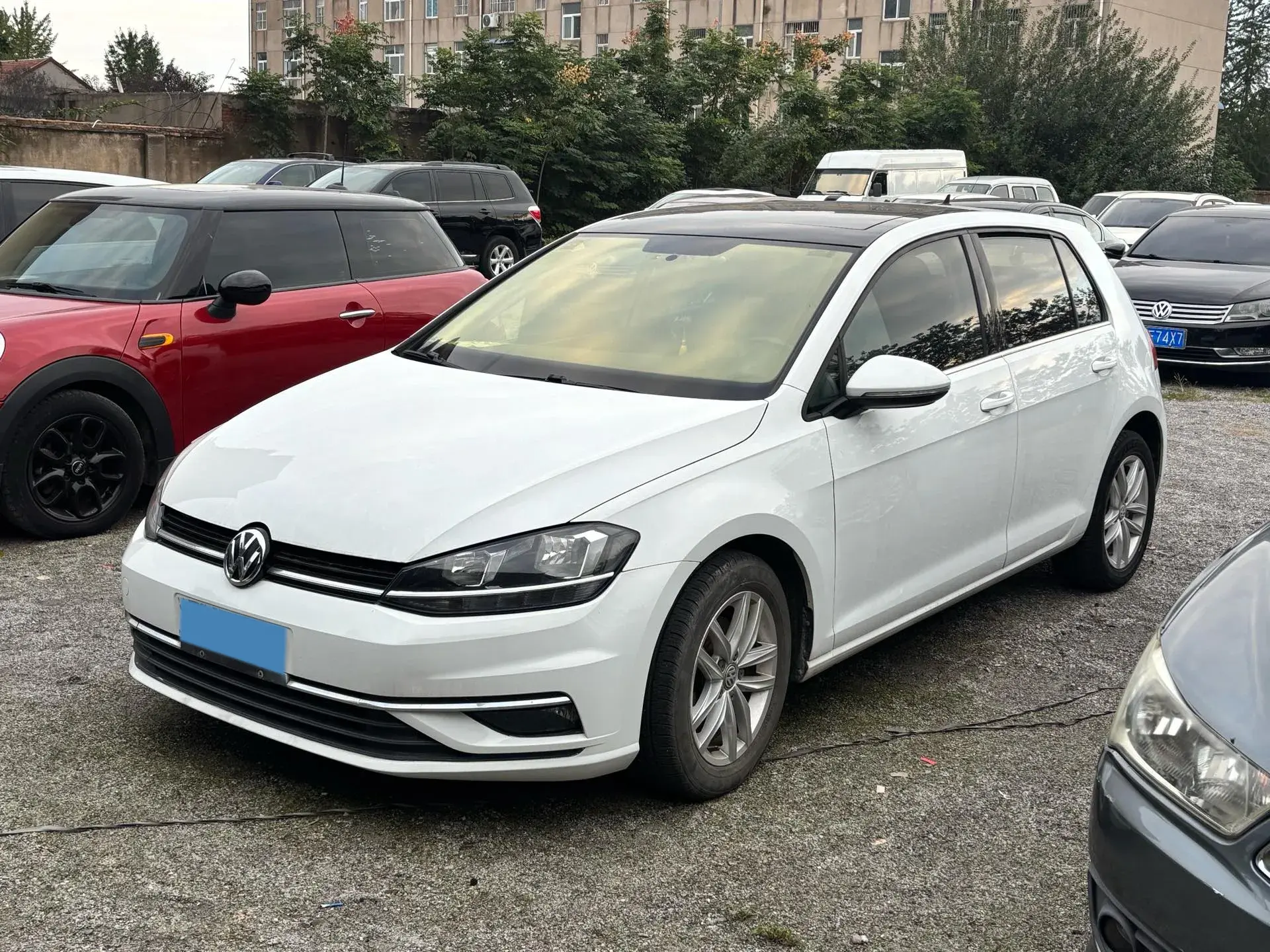 2019 VOLKSWAGEN GOLF view 1