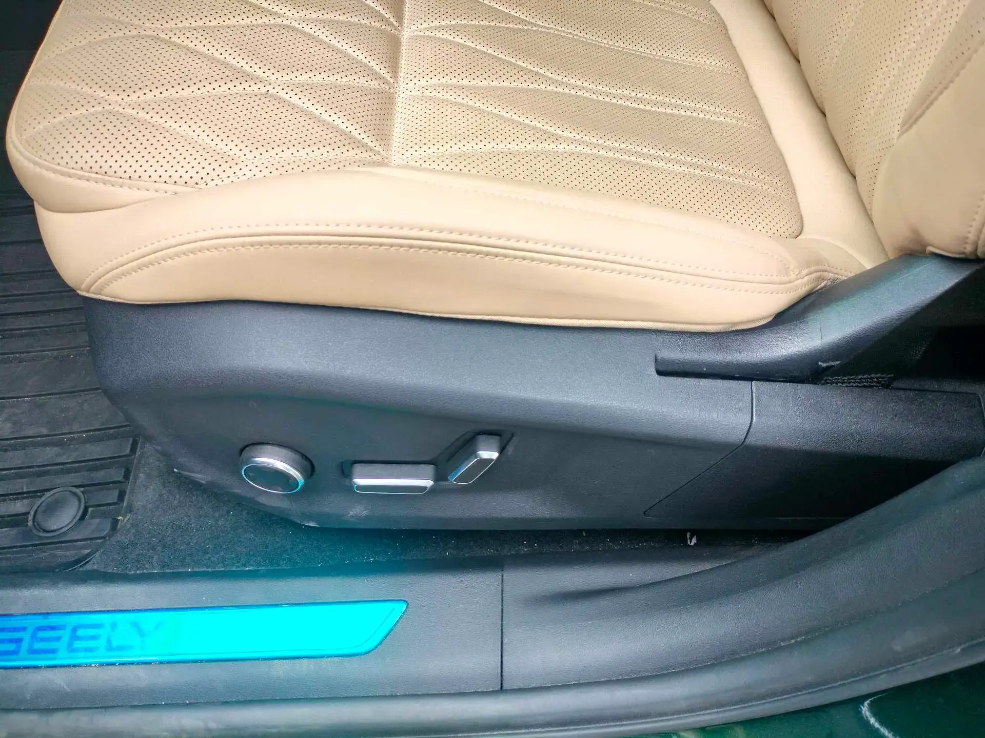 2025 GEELY MONJARO thumbnail 4